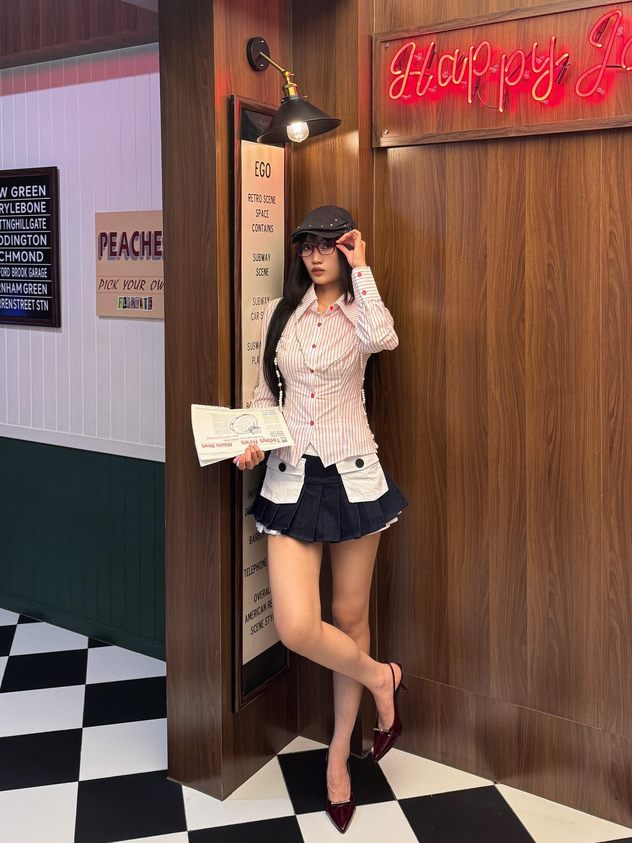 📰演一个穿酒红色高跟鞋👠的甜心辣妹